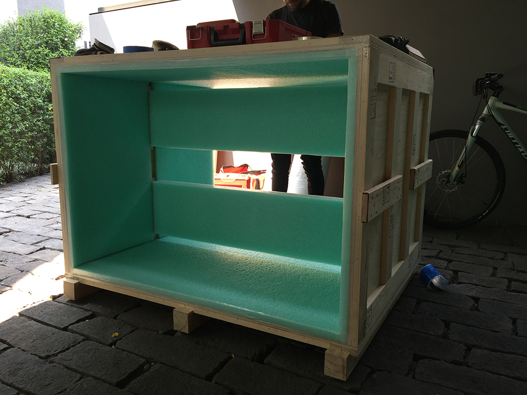 gloriacortina_artshippingcrate_valenzuelaproductora